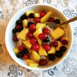 Oatmeal with fresh fruit